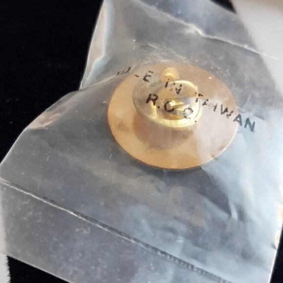 Vintage pin World Balance Action To Save Our Planet enamel - Picture 3 of 3